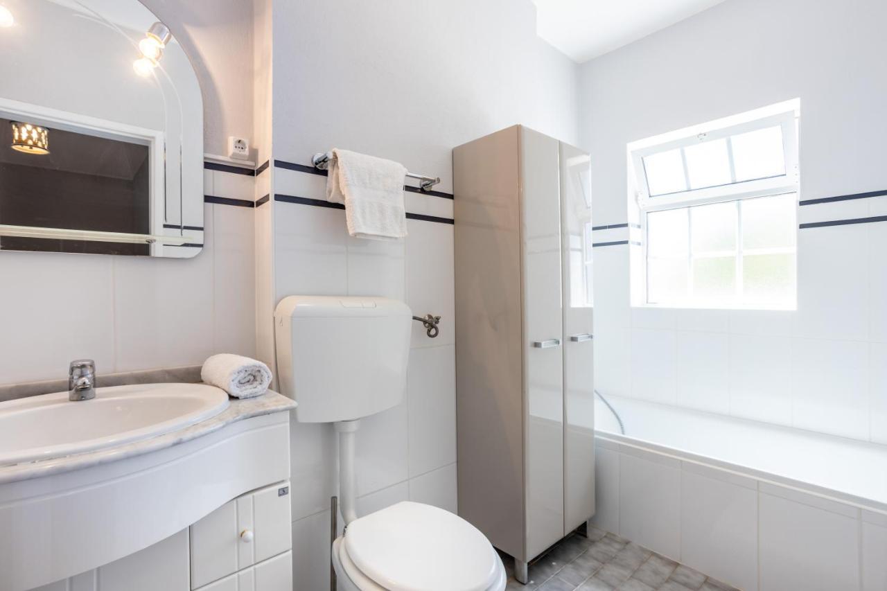 Newly Renovated 2 Bedroom Townhouse - Close To Salema Beach Bagian luar foto