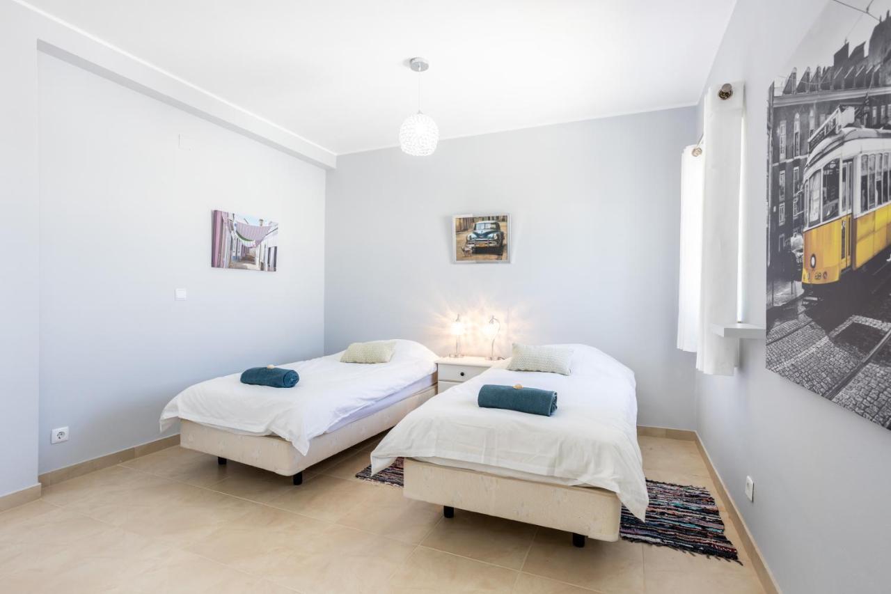 Newly Renovated 2 Bedroom Townhouse - Close To Salema Beach Bagian luar foto