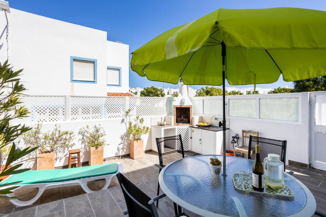 Newly Renovated 2 Bedroom Townhouse - Close To Salema Beach Bagian luar foto
