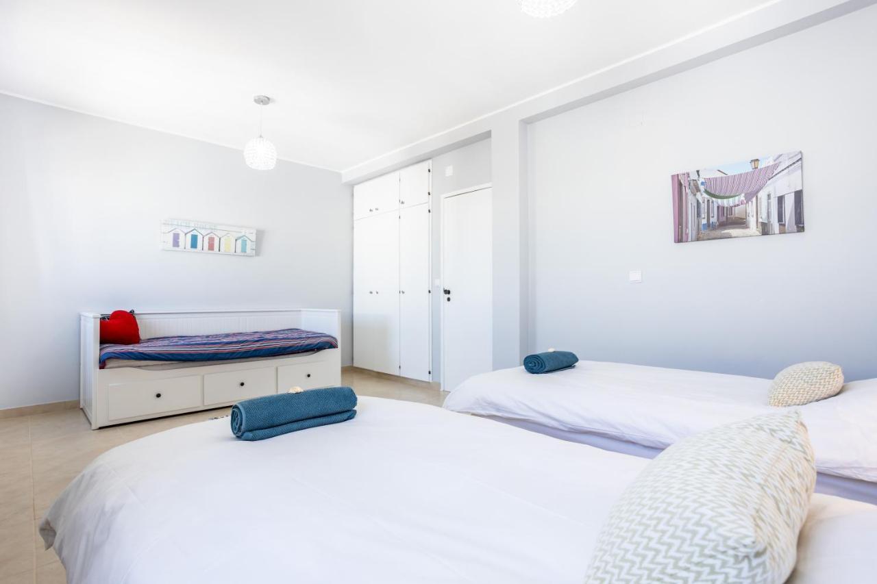 Newly Renovated 2 Bedroom Townhouse - Close To Salema Beach Bagian luar foto